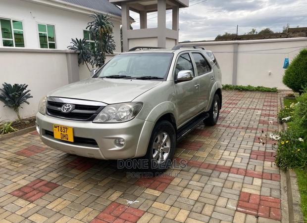 Toyota Fortuner 2005 Silver