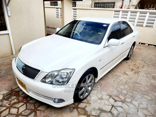 Toyota Crown 2004 White
