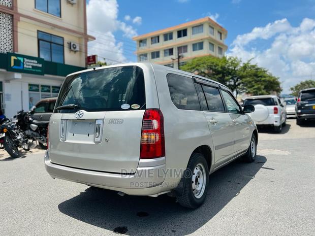Toyota Succeed 2005 Silver