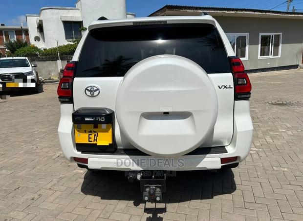 Toyota Land Cruiser 2022 White