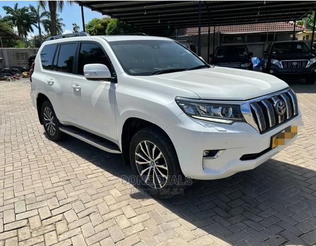 Toyota Land Cruiser 2022 White