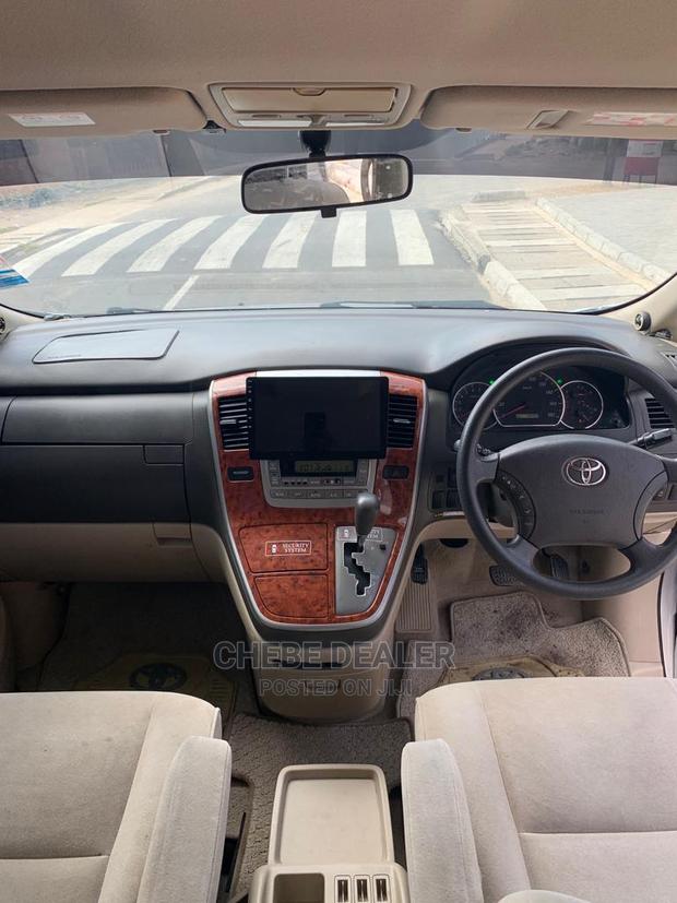 Toyota Alphard 2005 Silver