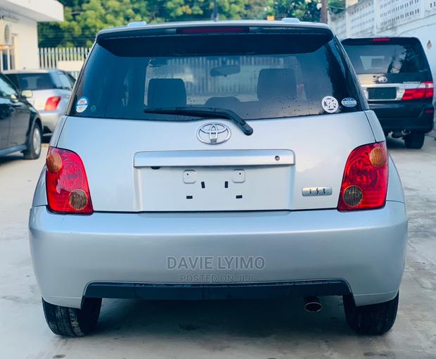 Toyota IST 2003 Silver