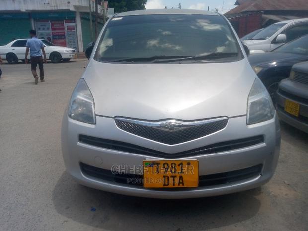 Toyota Ractis 1.3 FWD 2005 Silver