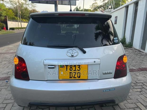 Toyota IST 2005 Silver