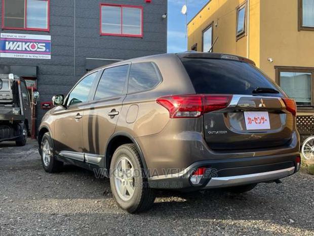 Mitsubishi Outlander 2016 Gray