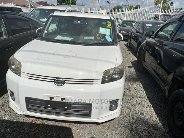 Toyota Corolla Rumion 2010 White
