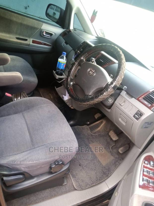 Toyota Noah 2.0 AWD (8 Seater) 2005 Black