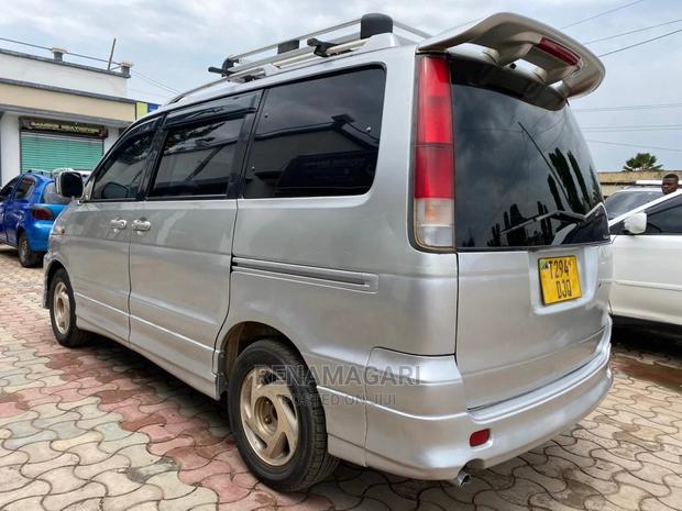 Toyota Noah 2004 Silver