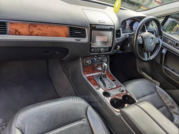 Volkswagen Touareg 2013 Gray