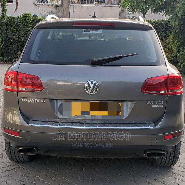 Volkswagen Touareg 2013 Gray