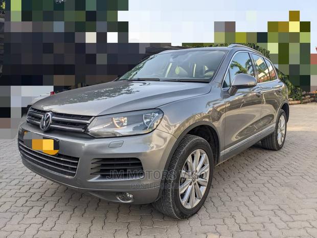 Volkswagen Touareg 2013 Gray