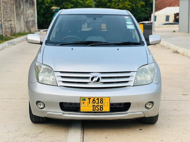 Toyota IST 2005 Silver