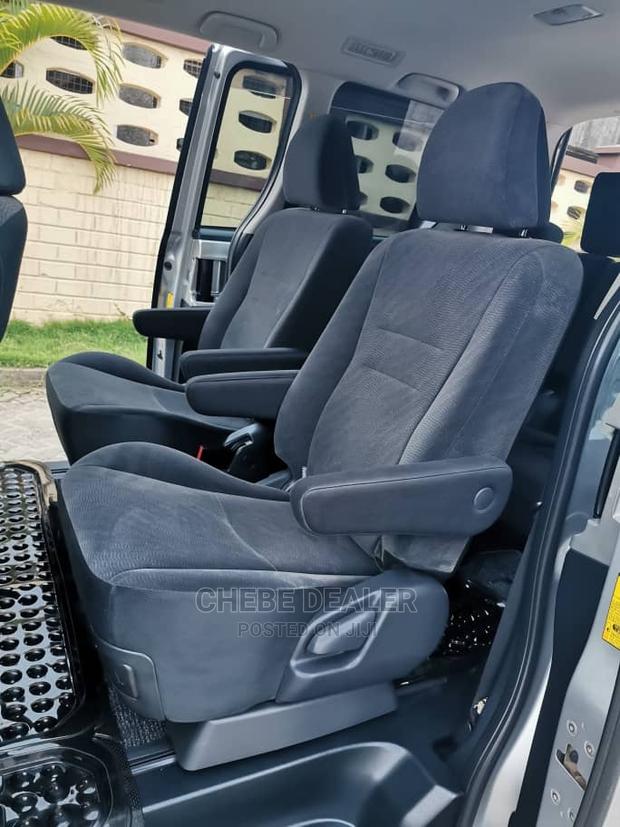 Toyota Noah 2011 Silver