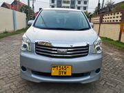 Toyota Noah 2011 Silver for sale