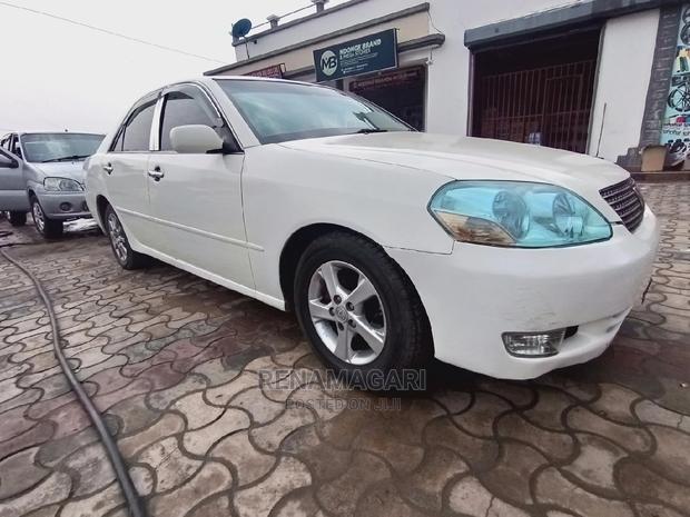 Toyota Mark II Qualis 2001 White