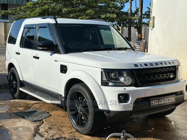 Land Rover Discovery 2014 White