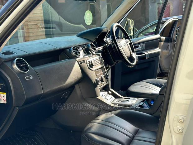 Land Rover Discovery 2014 White