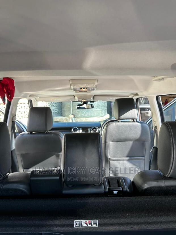 Land Rover Discovery 2014 White