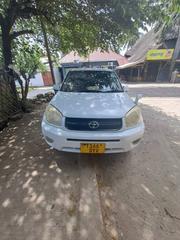 Toyota RAV4 1.8 2005 White for sale