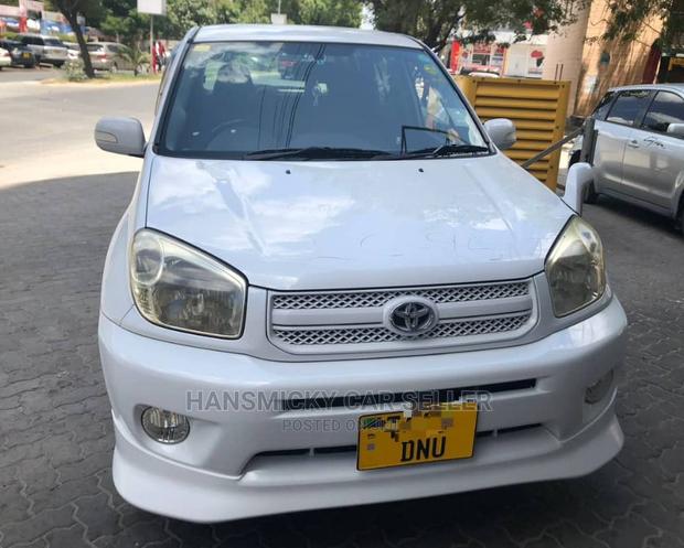 Toyota RAV4 2004 White