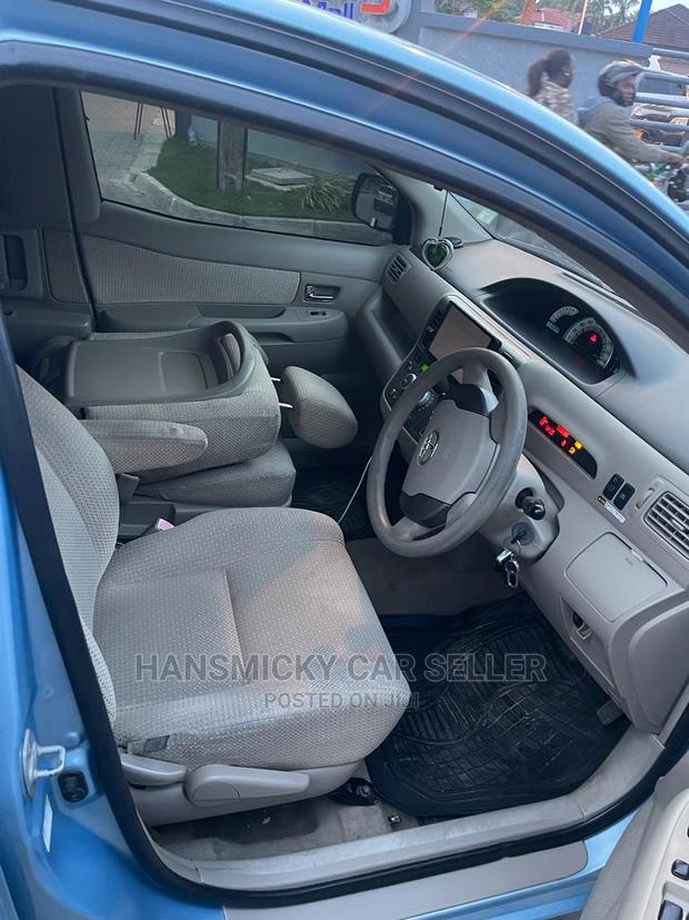 Toyota Raum 2006 Blue