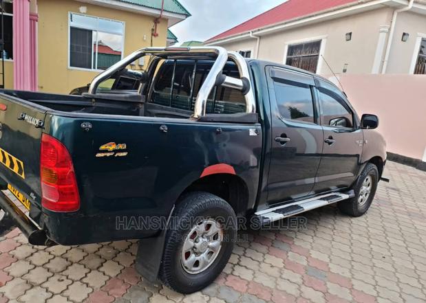 Toyota Hilux 2013 Green