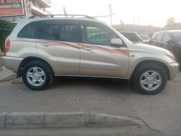 Toyota RAV4 1.8 2005 Gold