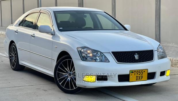 Toyota Crown 2006 White