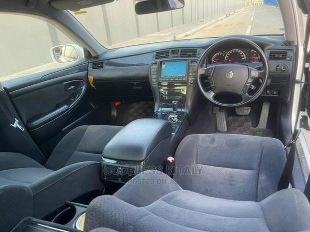 Toyota Crown 2006 White