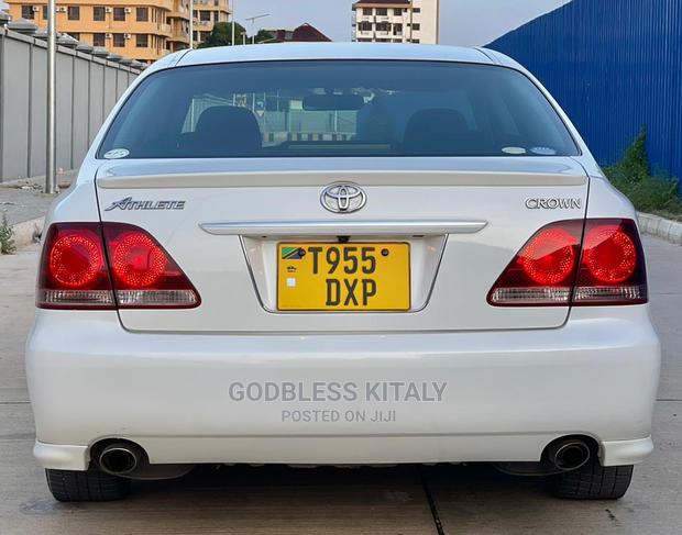 Toyota Crown 2006 White
