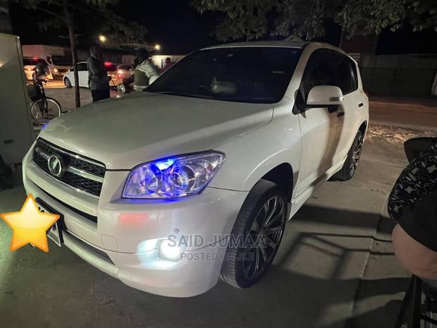Toyota RAV4 2.5 2010 White
