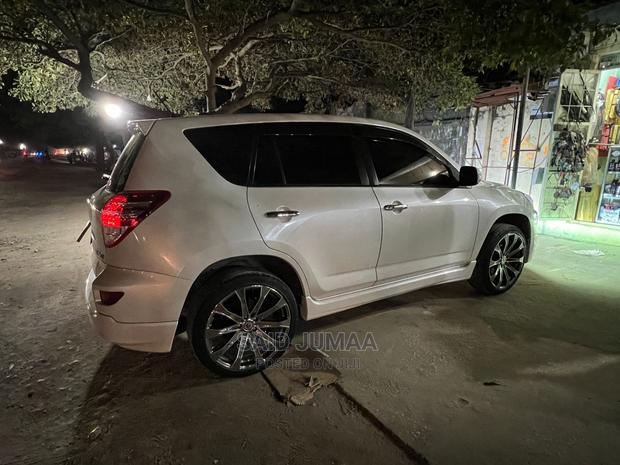 Toyota RAV4 2.5 2010 White
