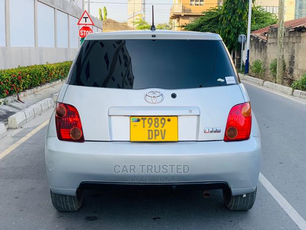 Toyota IST 2004 Silver