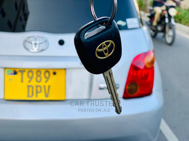 Toyota IST 2004 Silver