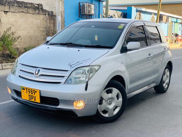 Toyota IST 2004 Silver