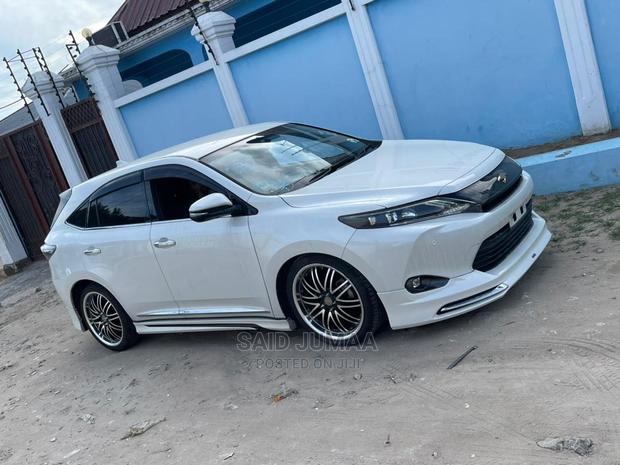 Toyota Harrier 2.5 Hybrid 4WD 2017 White