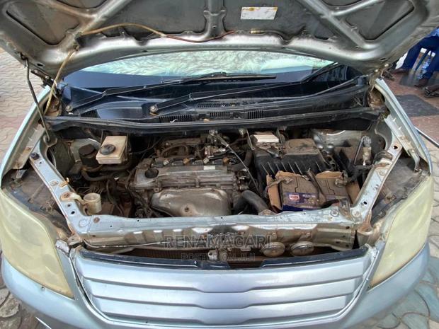 Toyota Noah 2005 Silver