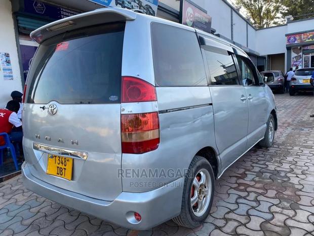 Toyota Noah 2005 Silver