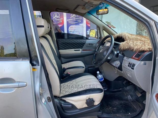 Toyota Noah 2005 Silver