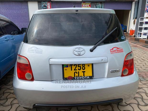 Toyota IST 2004 Silver