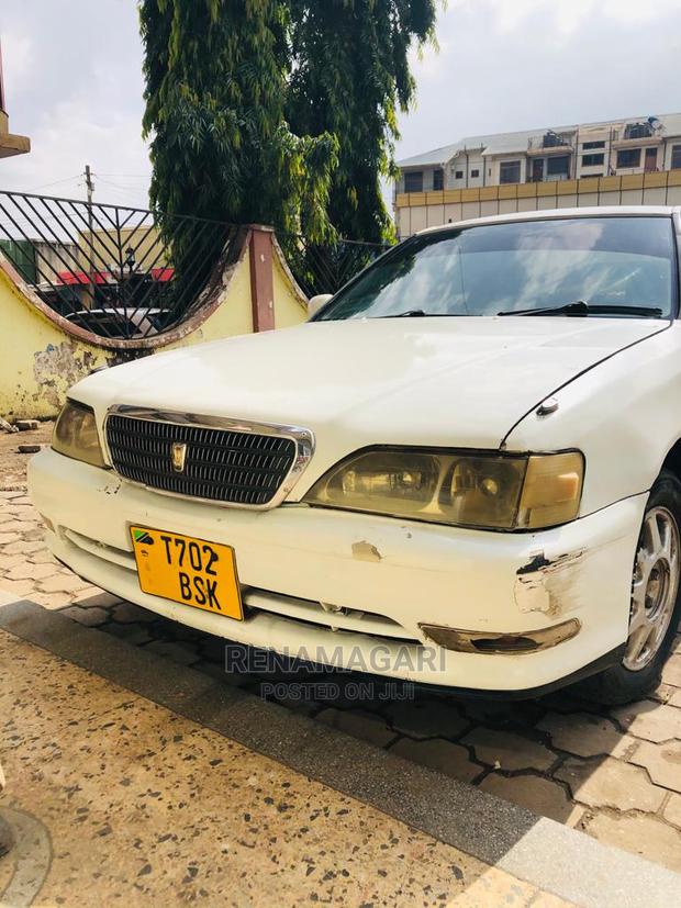 Toyota Cresta 2001 White