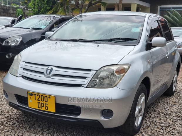 Toyota IST 2005 Silver