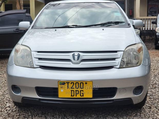 Toyota IST 2005 Silver