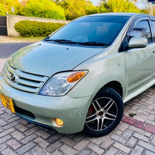 Toyota IST 2005 Silver