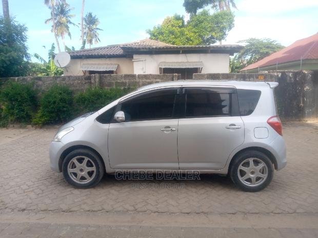 Toyota Ractis 1.5 AWD 2007 Silver