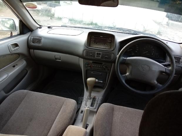 Toyota Corolla 1999 Silver