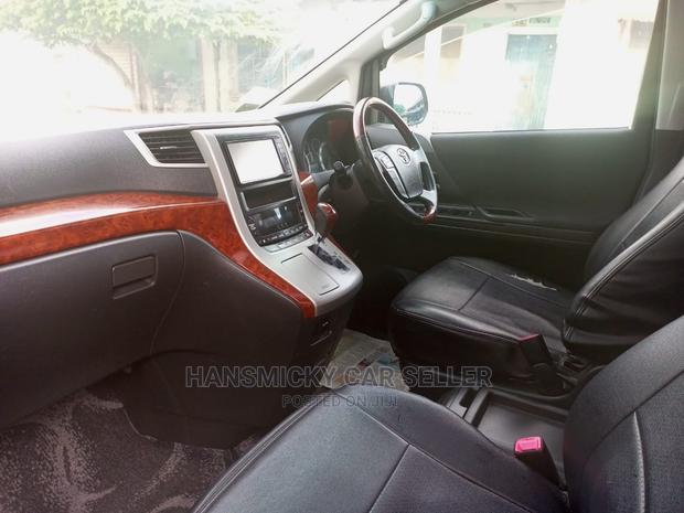 Toyota Vellfire 2010 Gray