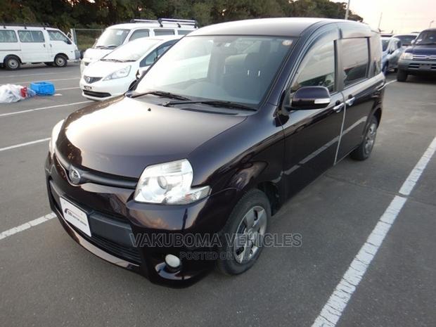 Toyota Sienta 2011 Purple