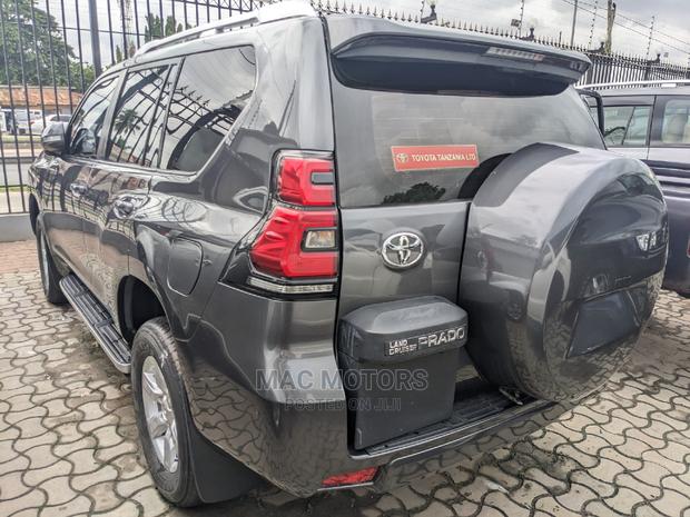 Toyota Land Cruiser Prado 3.0 190hp 2018 Gray